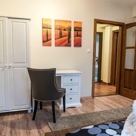 Spacious And Quiet Attic Flat In Centre Prague Exterior photo