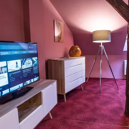 Spacious And Quiet Attic Flat In Centre Prague Exterior photo