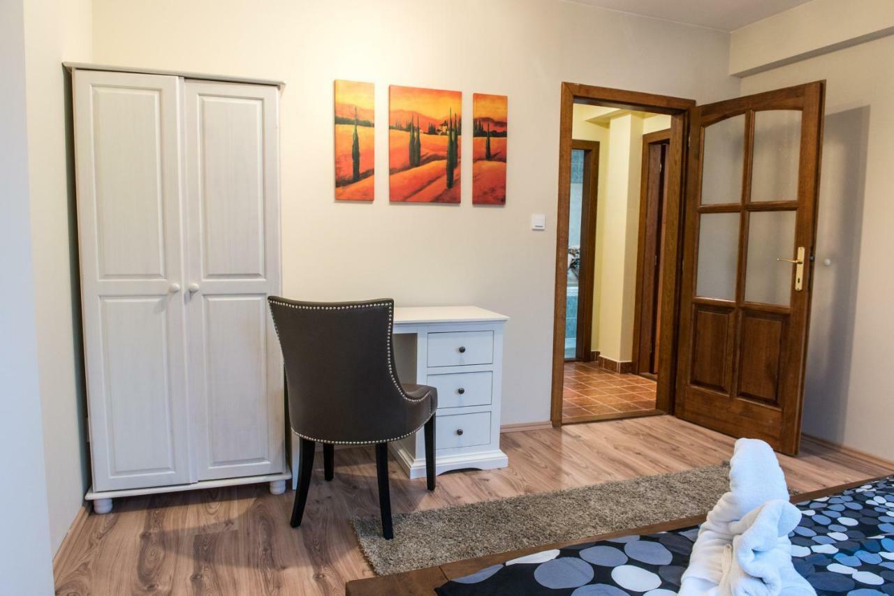 Spacious And Quiet Attic Flat In Centre דירה *
