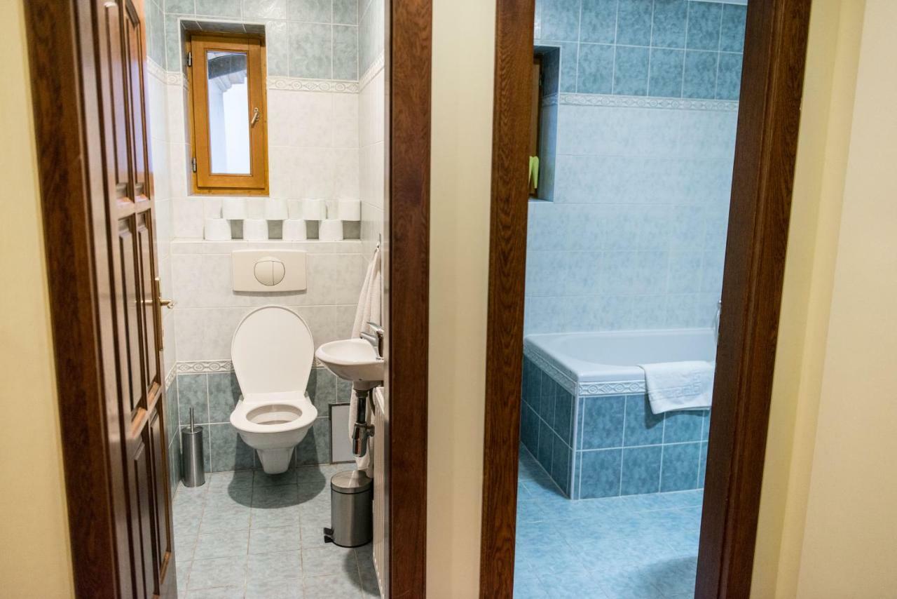 Spacious And Quiet Attic Flat In Centre דירה *