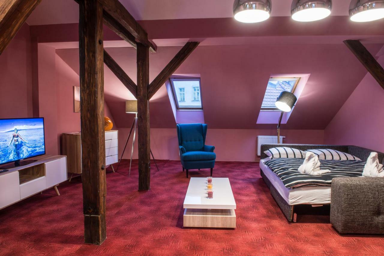 דירה Spacious And Quiet Attic Flat In Centre פראג