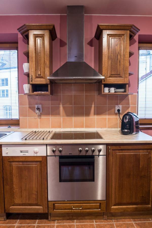דירה Spacious And Quiet Attic Flat In Centre
