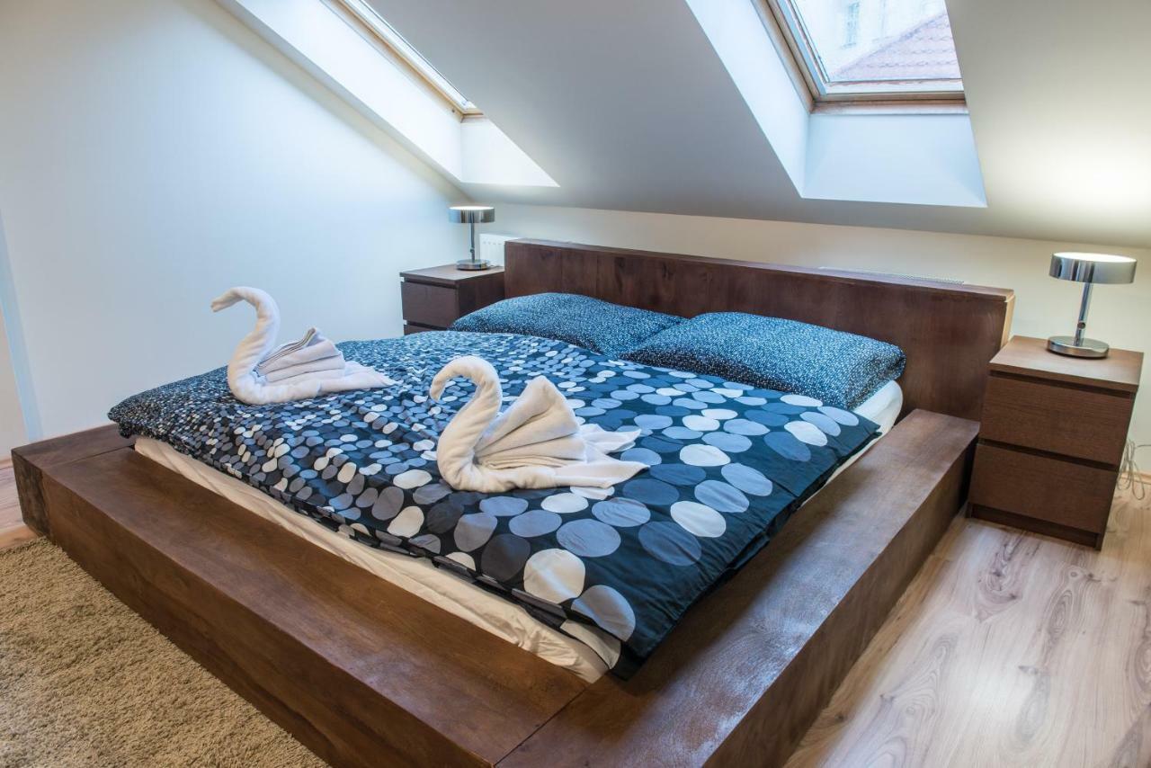 דירה Spacious And Quiet Attic Flat In Centre פראג