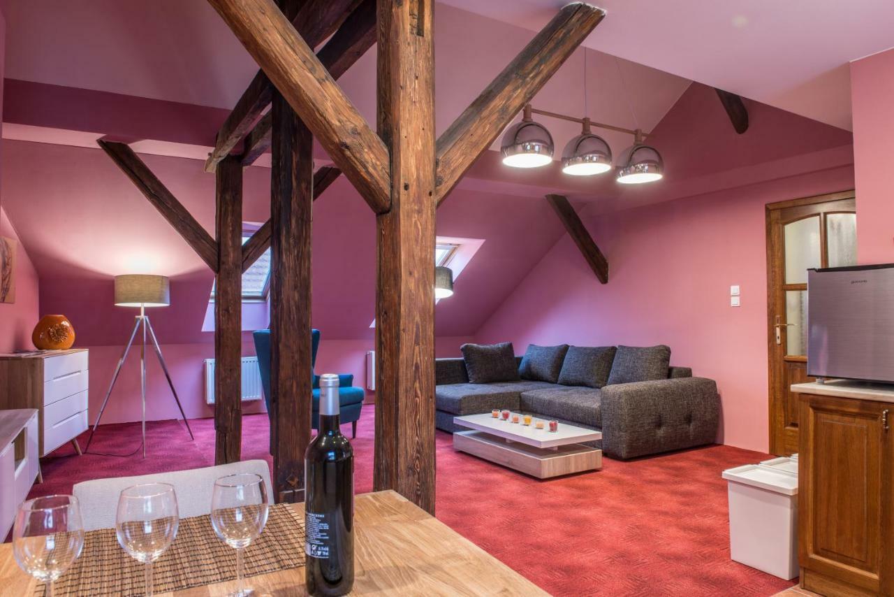 דירה Spacious And Quiet Attic Flat In Centre
